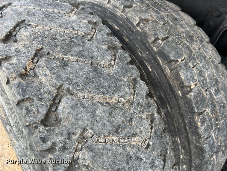 image for item JU9785 1998 International 4900  dump truck