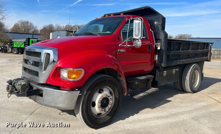 image for item JU9791 2004 Ford F650 Super Duty XL  dump truck