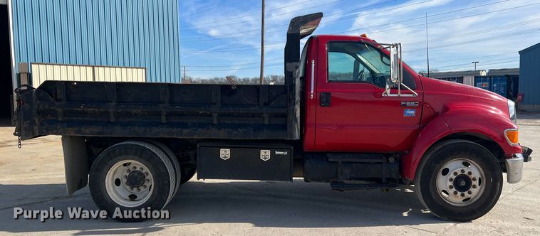 image for item JU9791 2004 Ford F650 Super Duty XL  dump truck