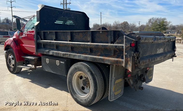 image for item JU9791 2004 Ford F650 Super Duty XL  dump truck