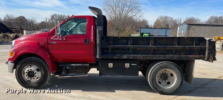 image for item JU9791 2004 Ford F650 Super Duty XL  dump truck