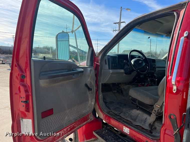 image for item JU9791 2004 Ford F650 Super Duty XL  dump truck