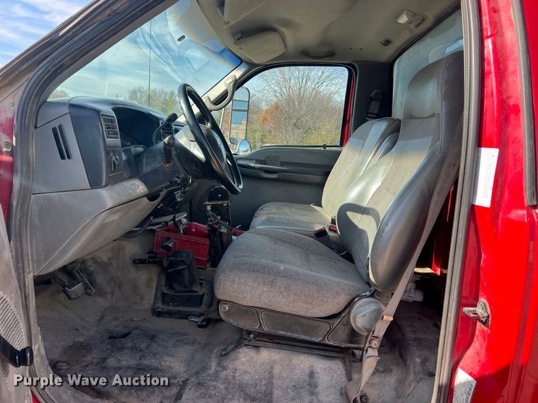 image for item JU9791 2004 Ford F650 Super Duty XL  dump truck