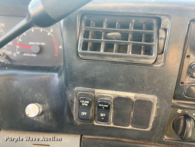 image for item JU9791 2004 Ford F650 Super Duty XL  dump truck