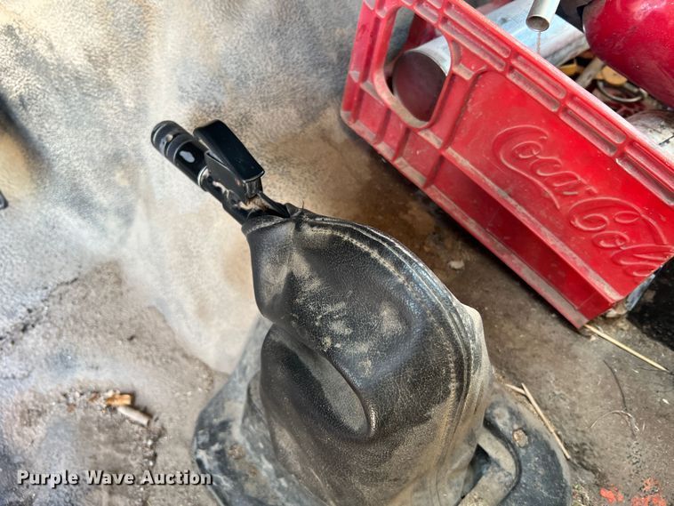 image for item JU9791 2004 Ford F650 Super Duty XL  dump truck