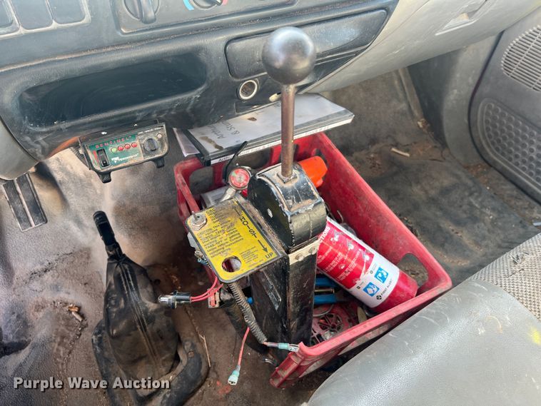 image for item JU9791 2004 Ford F650 Super Duty XL  dump truck