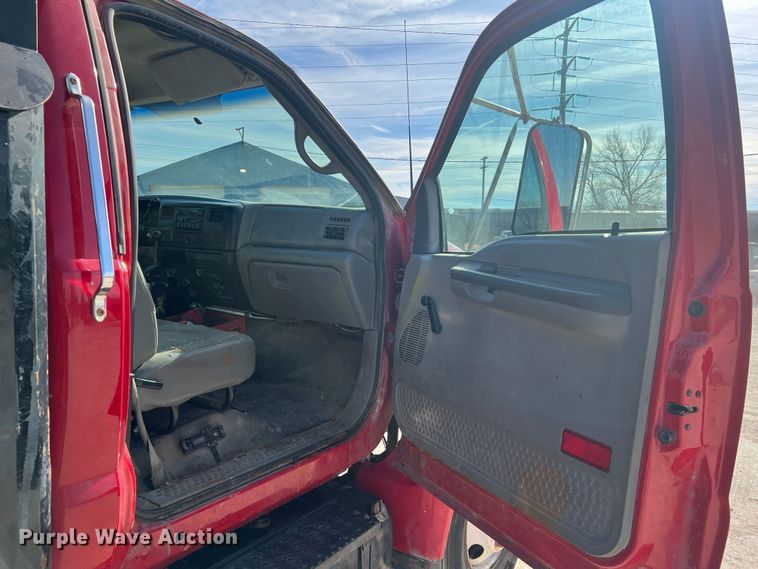 image for item JU9791 2004 Ford F650 Super Duty XL  dump truck