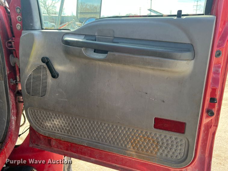 image for item JU9791 2004 Ford F650 Super Duty XL  dump truck