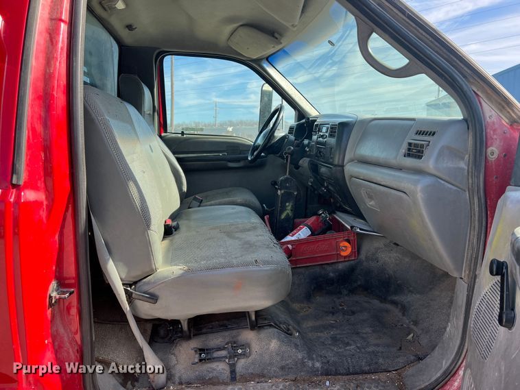 image for item JU9791 2004 Ford F650 Super Duty XL  dump truck