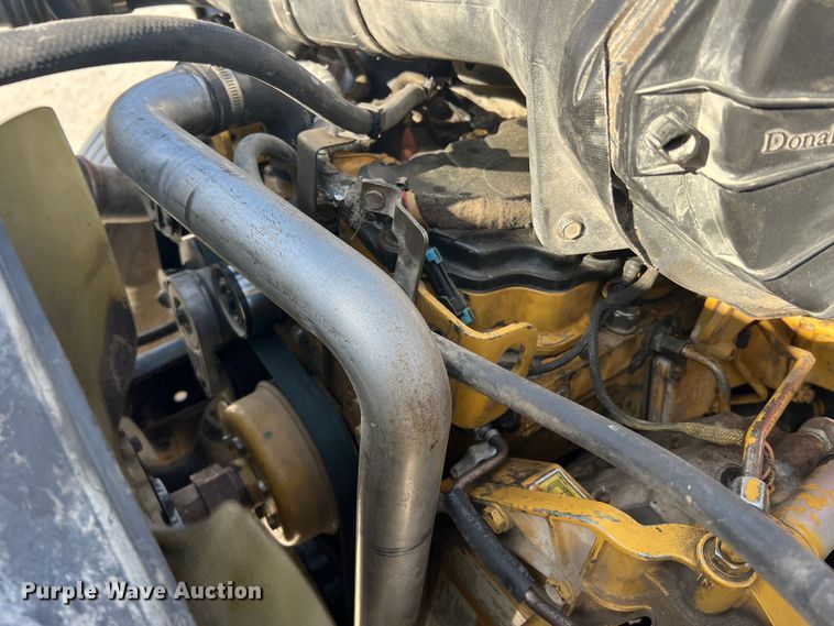 image for item JU9791 2004 Ford F650 Super Duty XL  dump truck