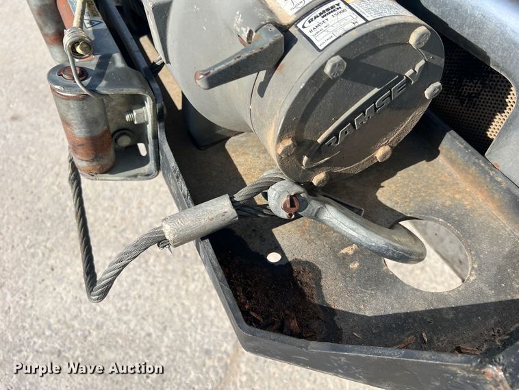 image for item JU9791 2004 Ford F650 Super Duty XL  dump truck