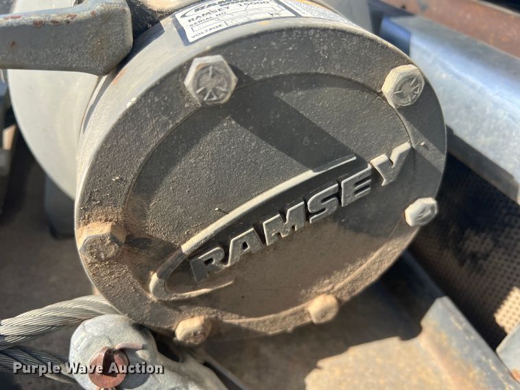 image for item JU9791 2004 Ford F650 Super Duty XL  dump truck