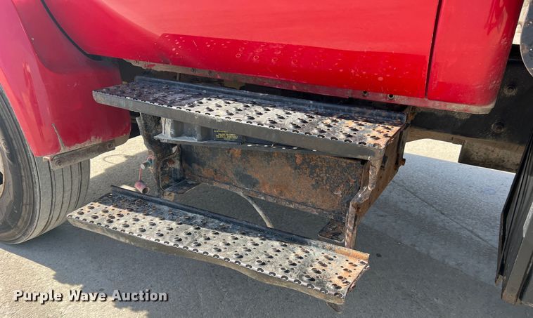 image for item JU9791 2004 Ford F650 Super Duty XL  dump truck