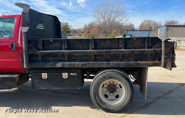 image for item JU9791 2004 Ford F650 Super Duty XL  dump truck