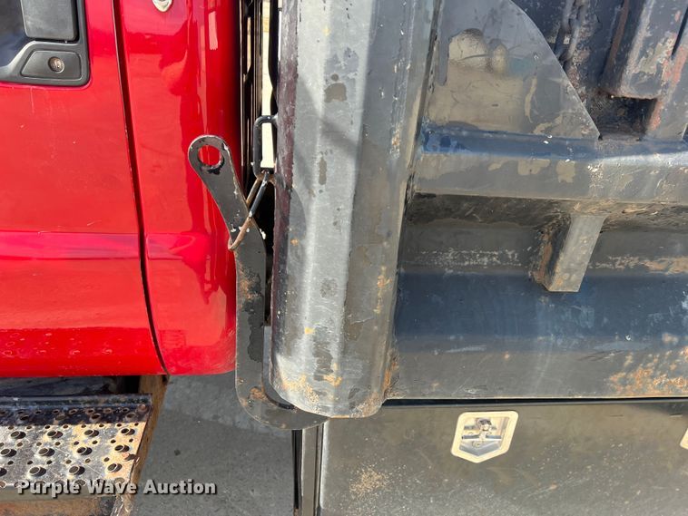 image for item JU9791 2004 Ford F650 Super Duty XL  dump truck