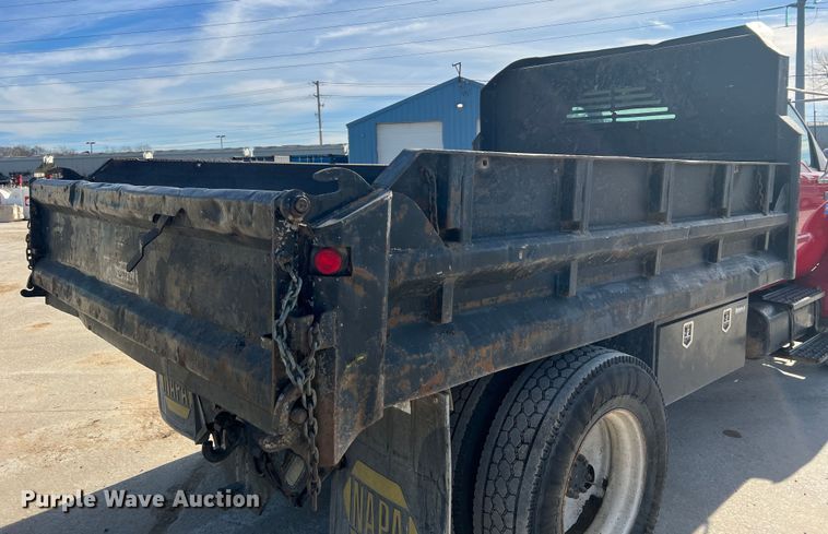 image for item JU9791 2004 Ford F650 Super Duty XL  dump truck