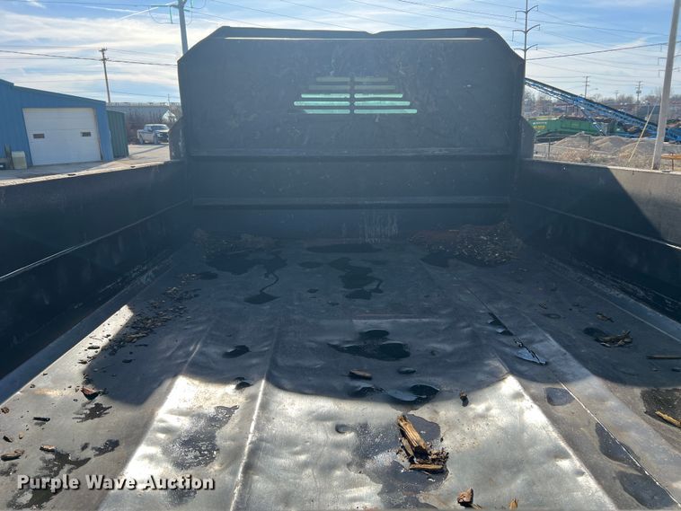 image for item JU9791 2004 Ford F650 Super Duty XL  dump truck