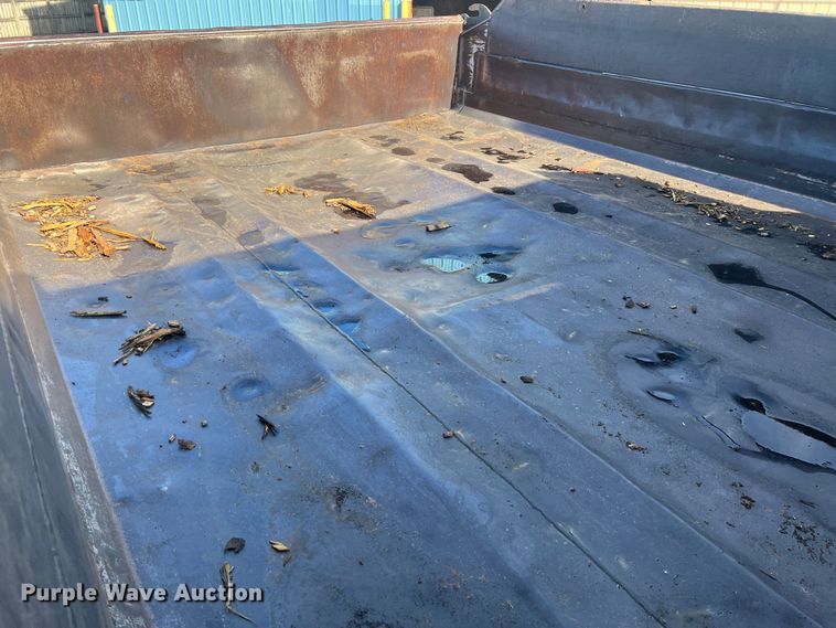 image for item JU9791 2004 Ford F650 Super Duty XL  dump truck