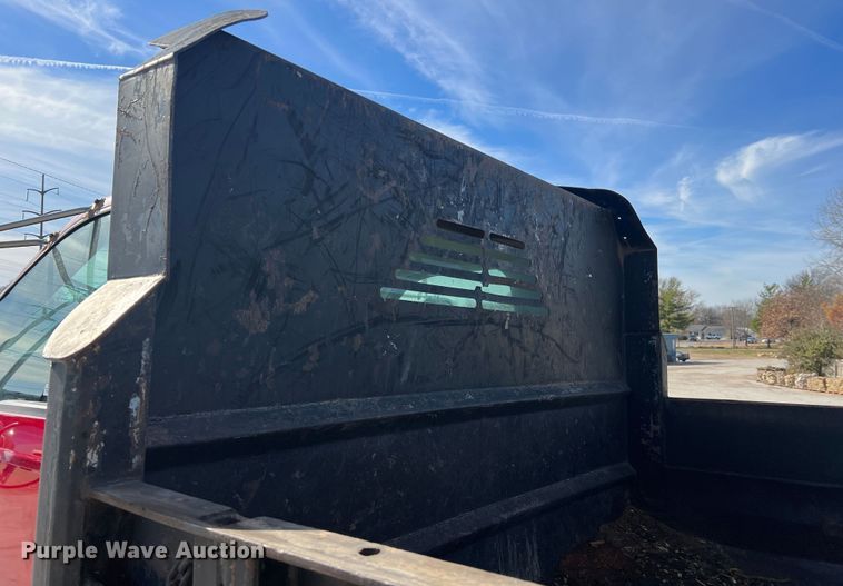 image for item JU9791 2004 Ford F650 Super Duty XL  dump truck