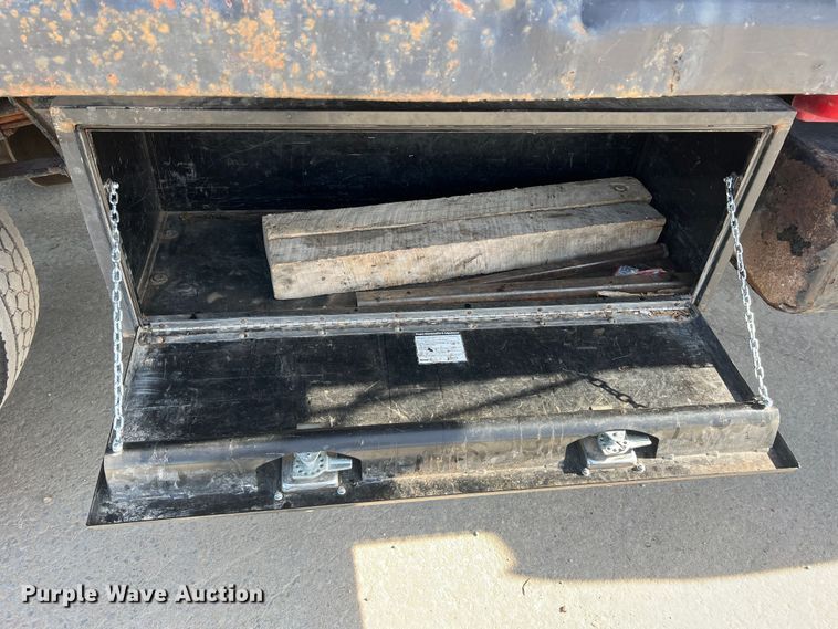 image for item JU9791 2004 Ford F650 Super Duty XL  dump truck