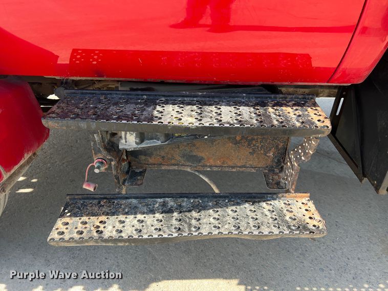 image for item JU9791 2004 Ford F650 Super Duty XL  dump truck