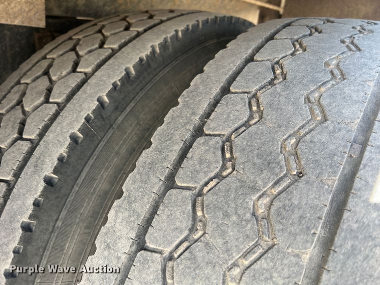 image for item JU9791 2004 Ford F650 Super Duty XL  dump truck