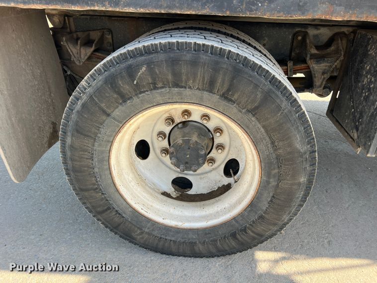 image for item JU9791 2004 Ford F650 Super Duty XL  dump truck