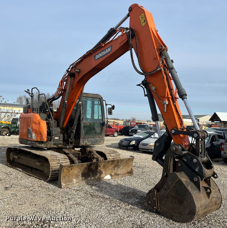 image for item JU9861 2017 Doosan DX140LCR-5  excavator