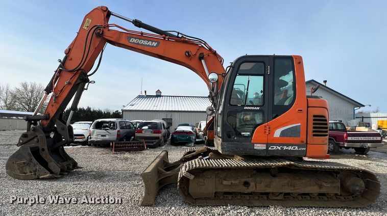 image for item JU9861 2017 Doosan DX140LCR-5  excavator