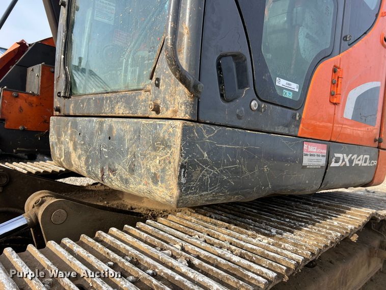 image for item JU9861 2017 Doosan DX140LCR-5  excavator