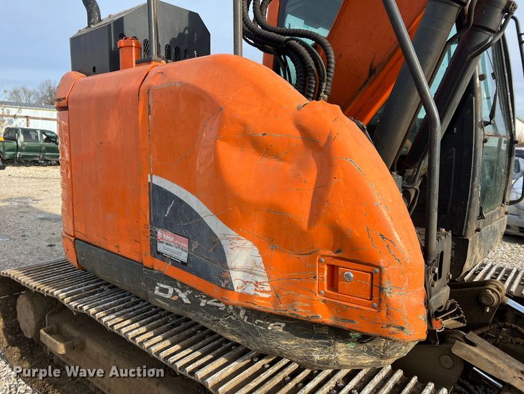 image for item JU9861 2017 Doosan DX140LCR-5  excavator