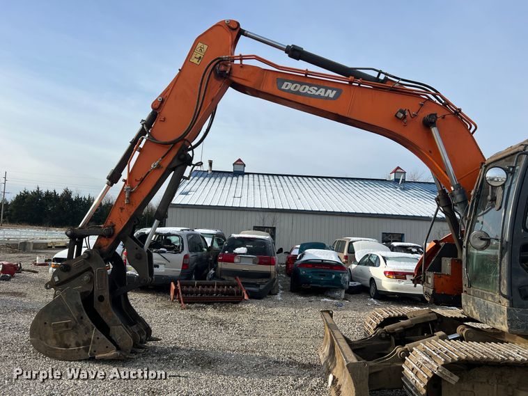 image for item JU9861 2017 Doosan DX140LCR-5  excavator