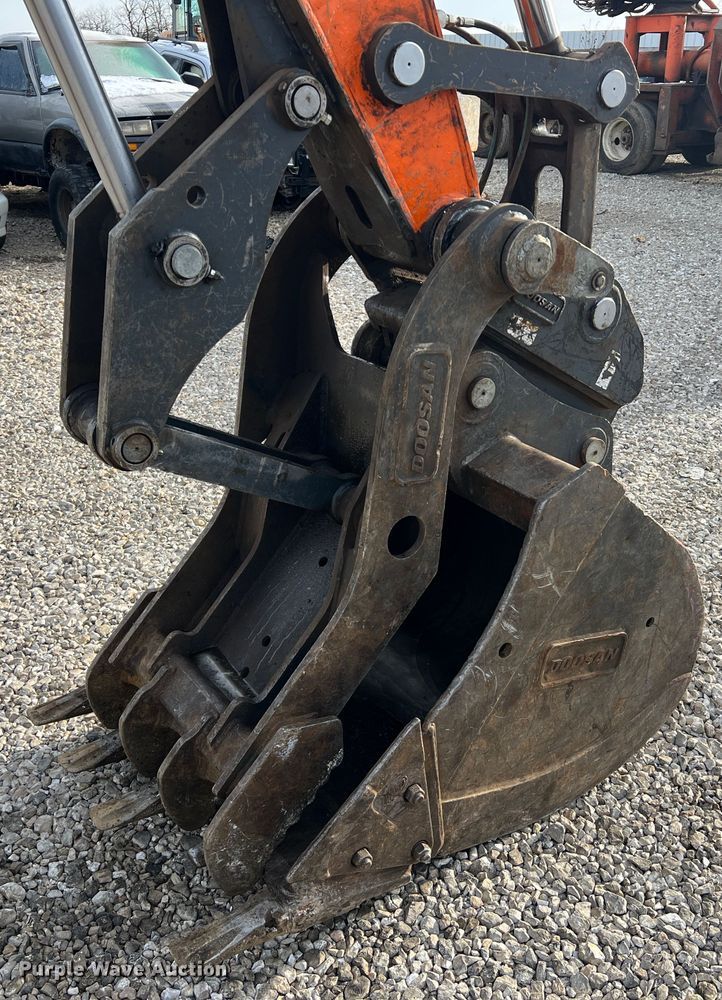 image for item JU9861 2017 Doosan DX140LCR-5  excavator