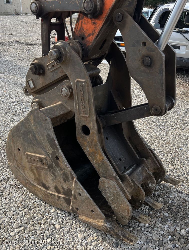 image for item JU9861 2017 Doosan DX140LCR-5  excavator