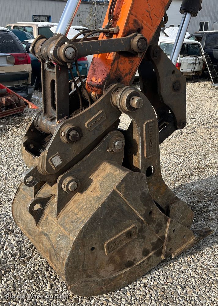 image for item JU9861 2017 Doosan DX140LCR-5  excavator