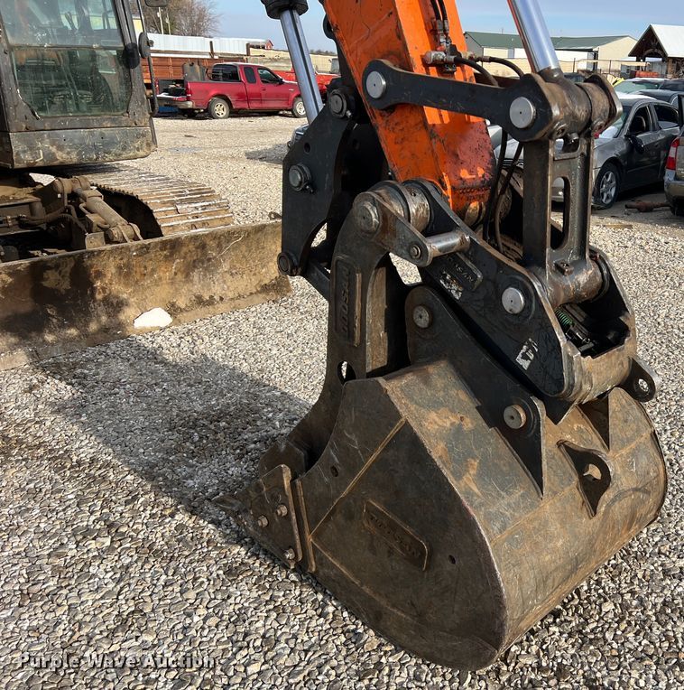 image for item JU9861 2017 Doosan DX140LCR-5  excavator