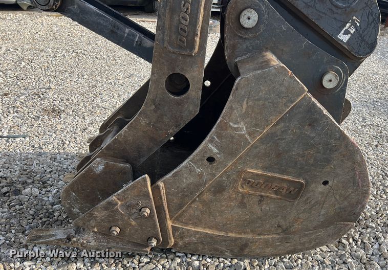 image for item JU9861 2017 Doosan DX140LCR-5  excavator