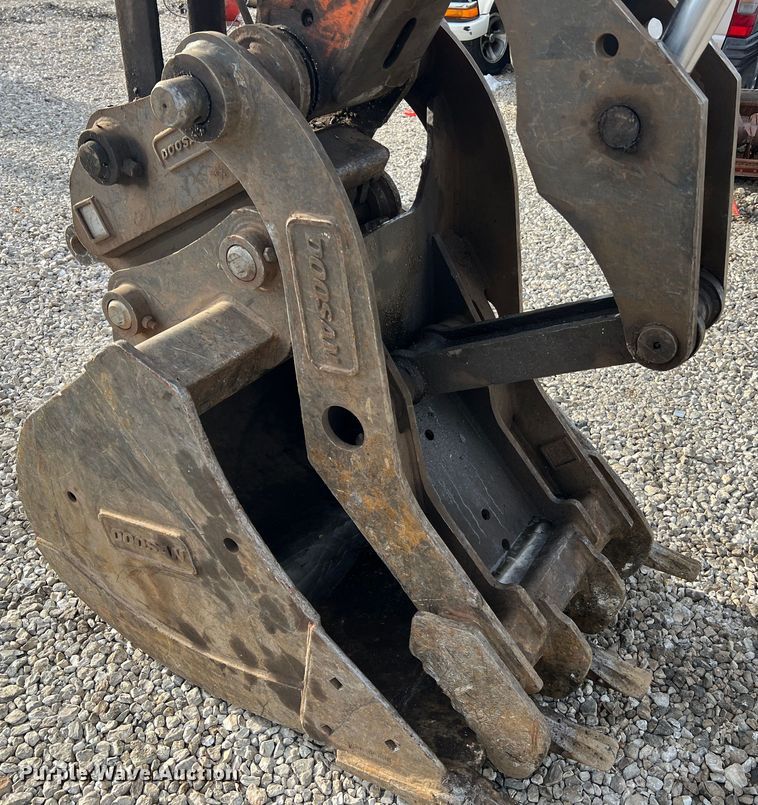 image for item JU9861 2017 Doosan DX140LCR-5  excavator