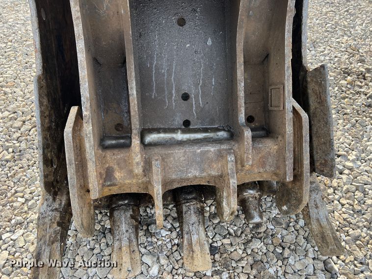 image for item JU9861 2017 Doosan DX140LCR-5  excavator