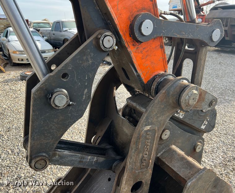 image for item JU9861 2017 Doosan DX140LCR-5  excavator