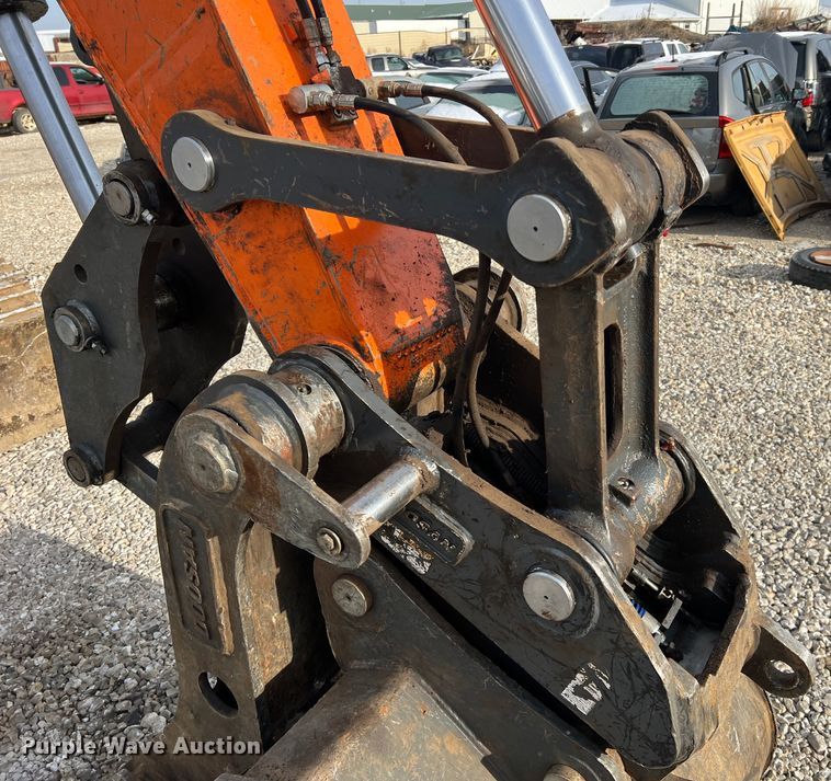 image for item JU9861 2017 Doosan DX140LCR-5  excavator