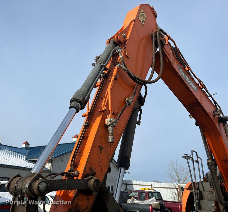 image for item JU9861 2017 Doosan DX140LCR-5  excavator