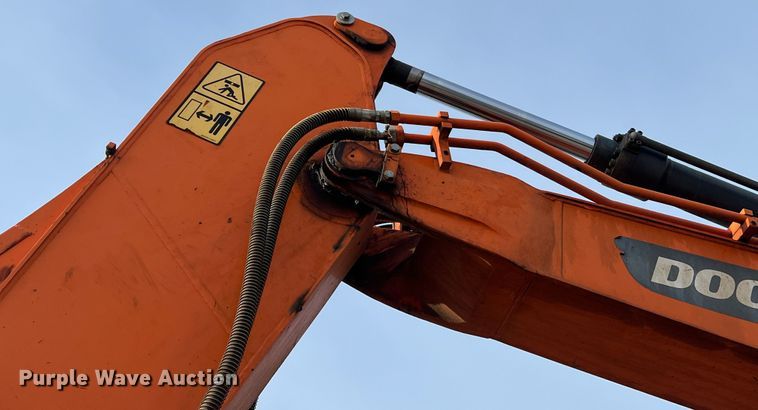 image for item JU9861 2017 Doosan DX140LCR-5  excavator