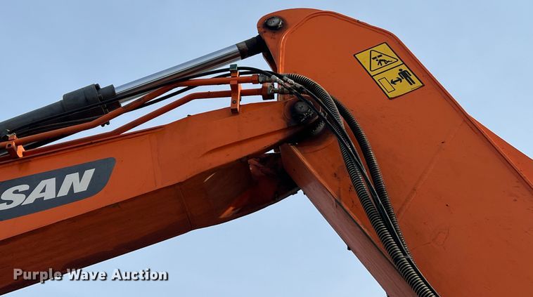 image for item JU9861 2017 Doosan DX140LCR-5  excavator