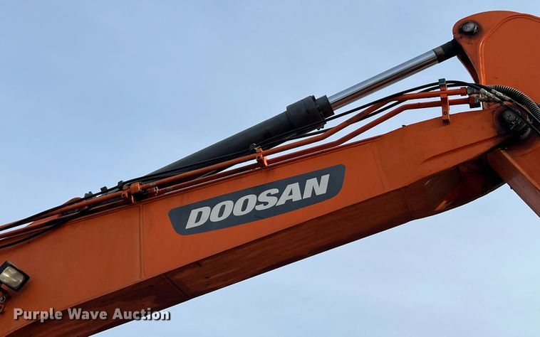 image for item JU9861 2017 Doosan DX140LCR-5  excavator