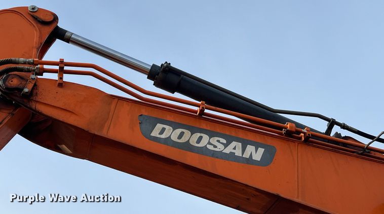image for item JU9861 2017 Doosan DX140LCR-5  excavator