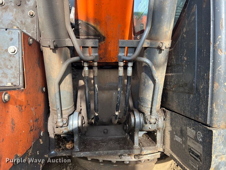 image for item JU9861 2017 Doosan DX140LCR-5  excavator