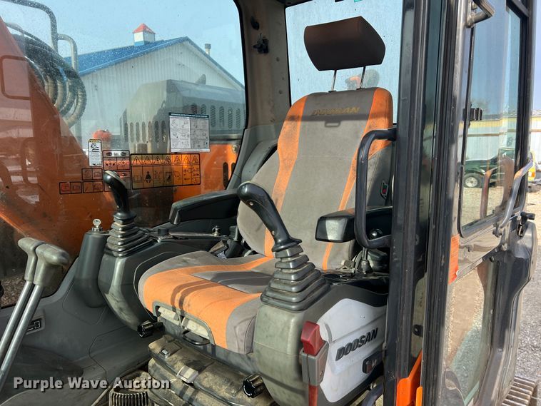 image for item JU9861 2017 Doosan DX140LCR-5  excavator