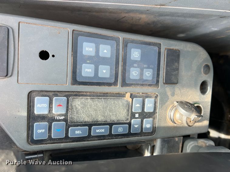 image for item JU9861 2017 Doosan DX140LCR-5  excavator