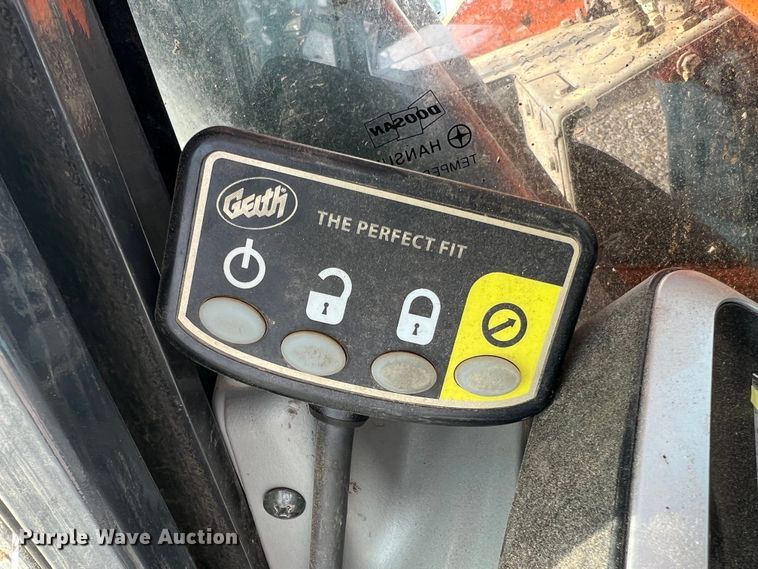 image for item JU9861 2017 Doosan DX140LCR-5  excavator